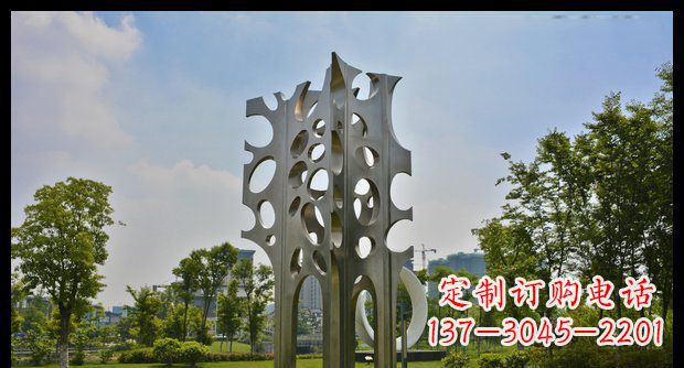 南京定制化大型不锈钢松树雕塑