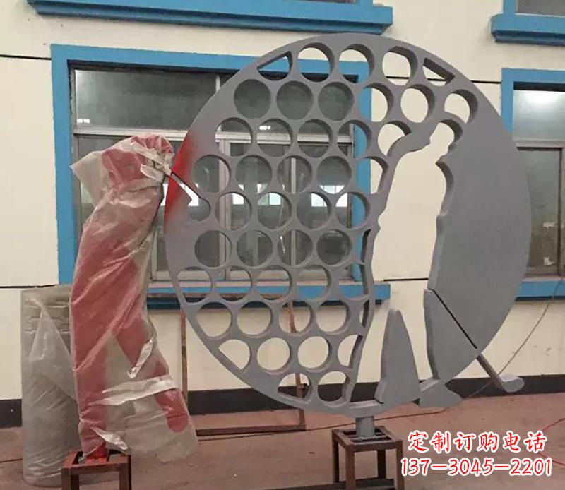 南京广场不锈钢打高尔夫球雕塑