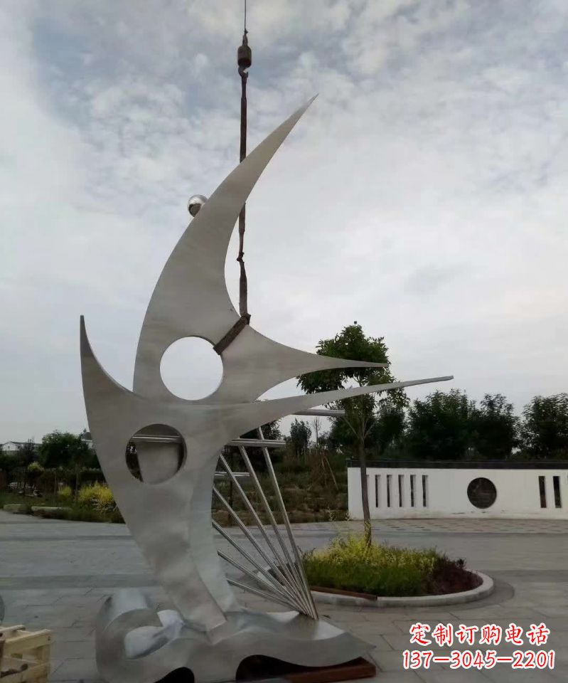 南京广场不锈钢帆船景观雕塑