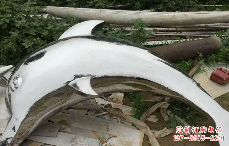 南京展现动感的不锈钢海豚雕塑