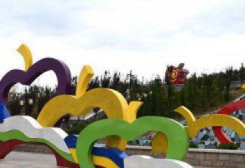 南京广场艺术：不锈钢抽象彩色苹果雕塑