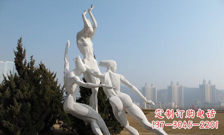 南京广场不锈钢滑冰的女孩雕塑