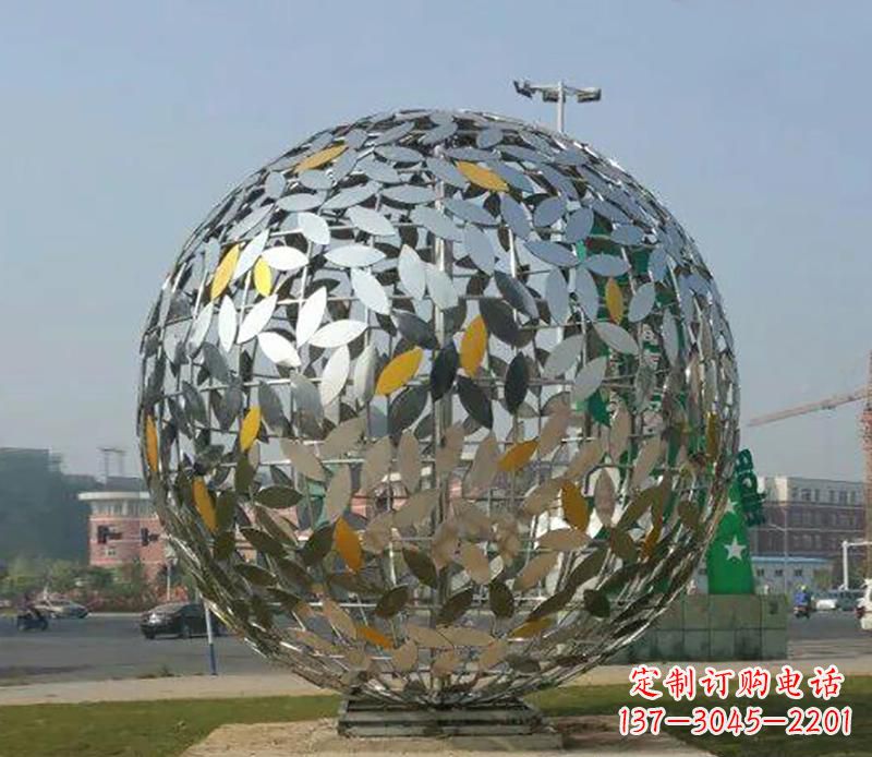 南京华丽曼妙的不锈钢树叶镂空球雕塑
