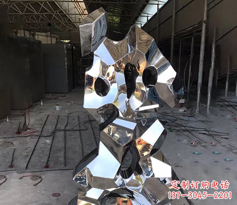 南京广场不锈钢太湖石雕塑