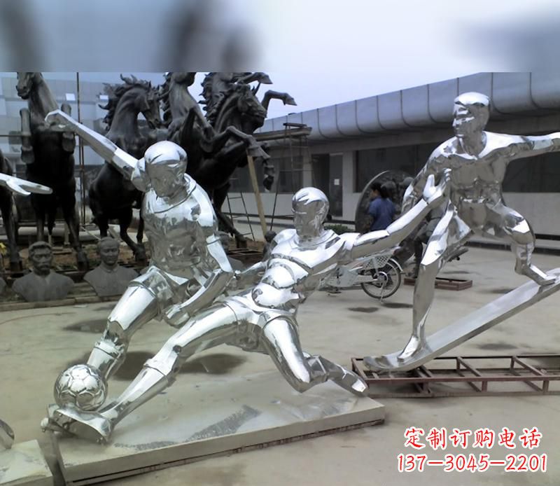南京中领雕塑定制的不锈钢足球运动雕塑