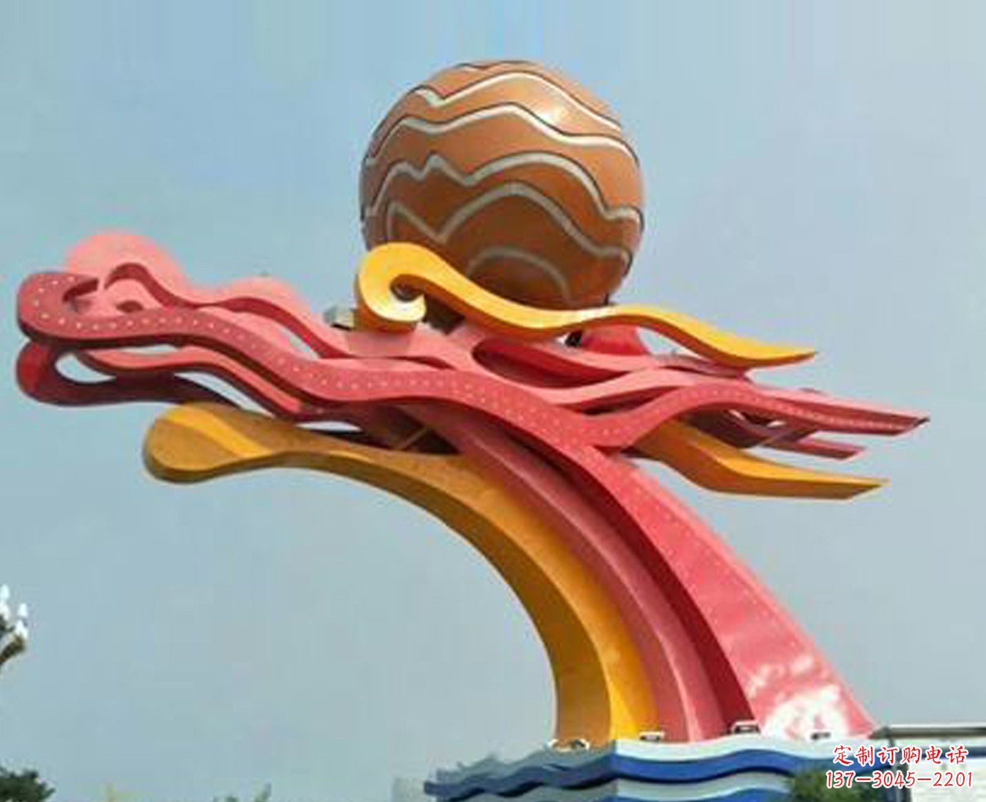 南京广场彩色不锈钢龙头雕塑
