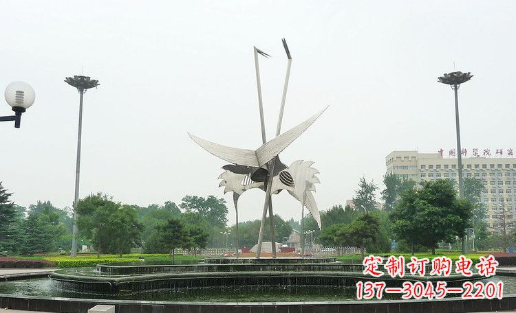南京极致之美,仙鹤雕塑展示现代精致生活