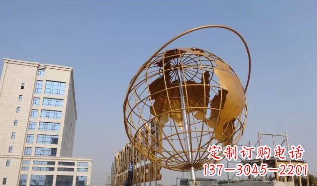 南京地球仪雕塑是一种雕刻艺术,它将地球仪的地…