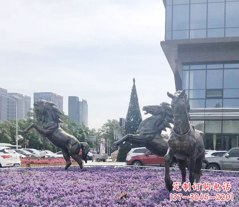 南京广场动物奔跑的马铜雕