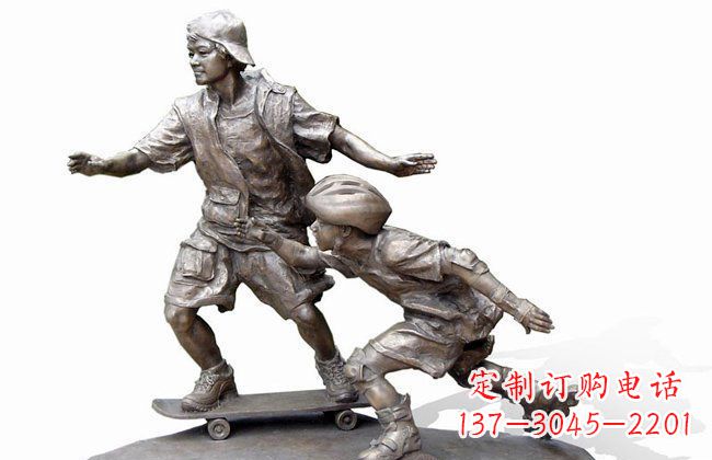 南京令人惊叹的广场滑板男孩铜雕塑