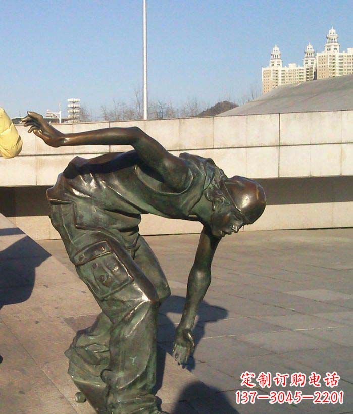 南京中领雕塑:青年景观铜雕