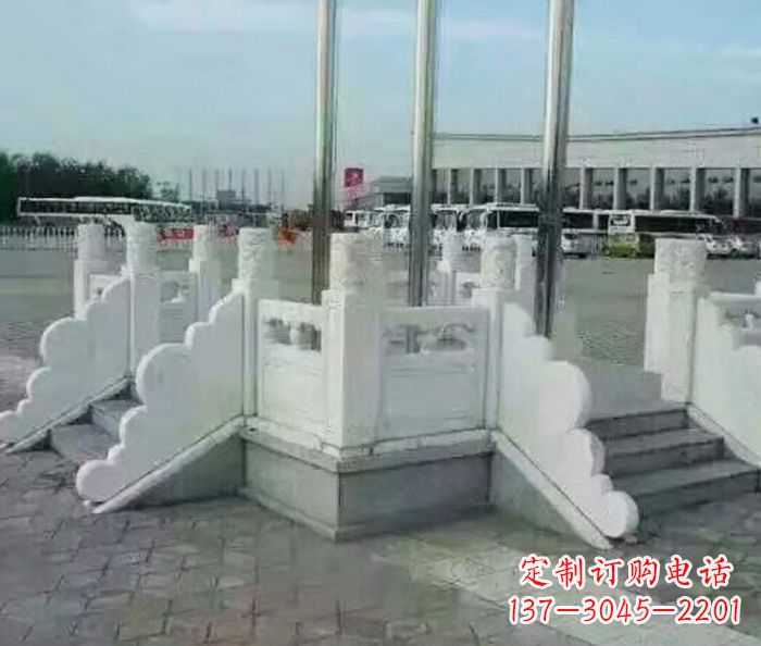南京中领雕塑提供绚丽升旗台石雕,一种标志性的…