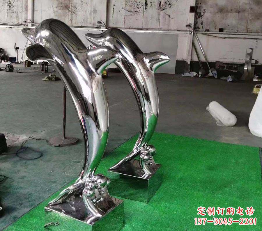 南京广场镜面不锈钢海豚雕塑