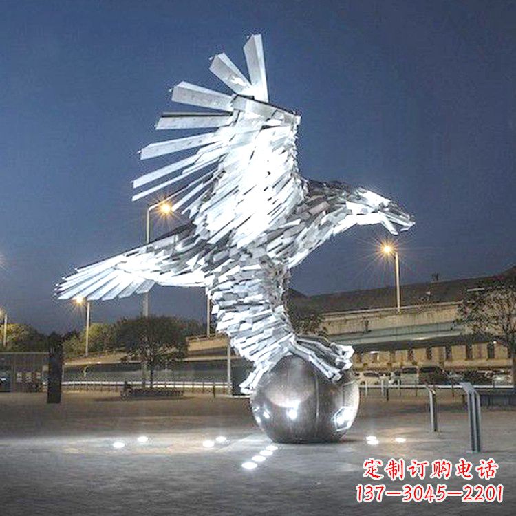 南京中领雕塑的金属质感老鹰雕塑是一款精美而又…