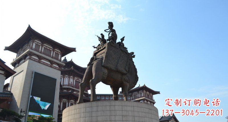 南京广场骑骆驼的古代美女景观铜雕