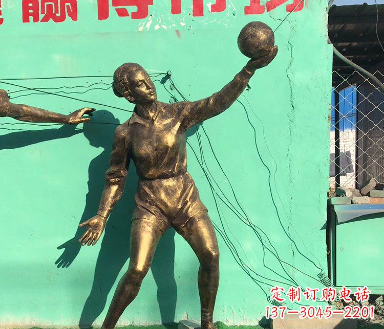 南京中领雕塑:学生运动的赞美——精美铜雕学生人物排球雕塑