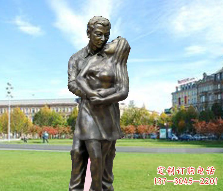 南京一颗爱的心,用铜雕情侣人物雕塑表达