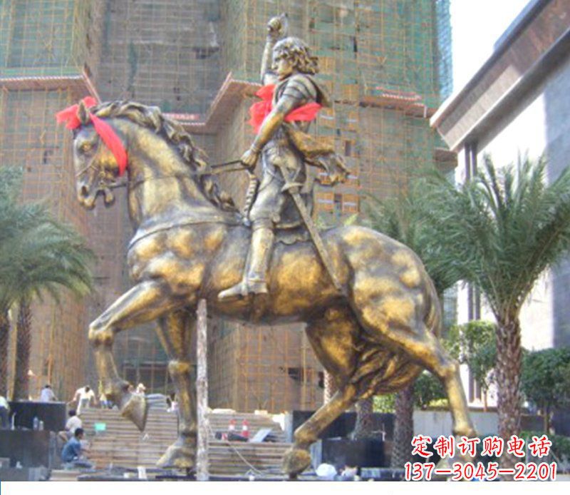 南京华丽的骑士雕塑,引人注目的西方骑马战士纪念铜雕
