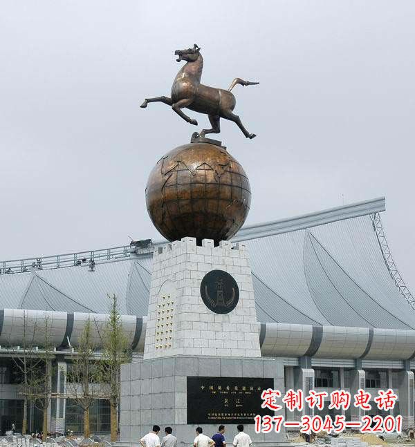南京世界地球铜雕,完美展现地球的神秘与美丽