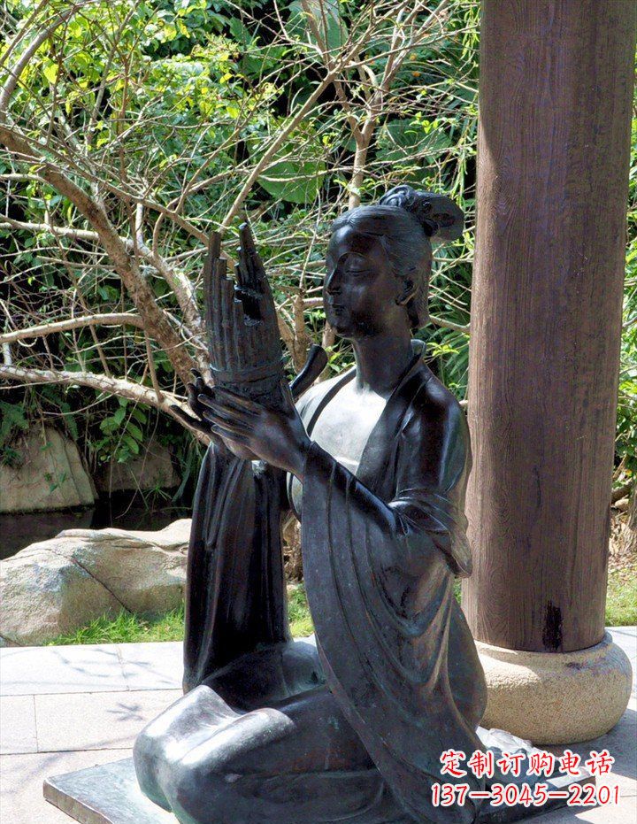 南京广场铸铜吹葫芦丝人物雕塑