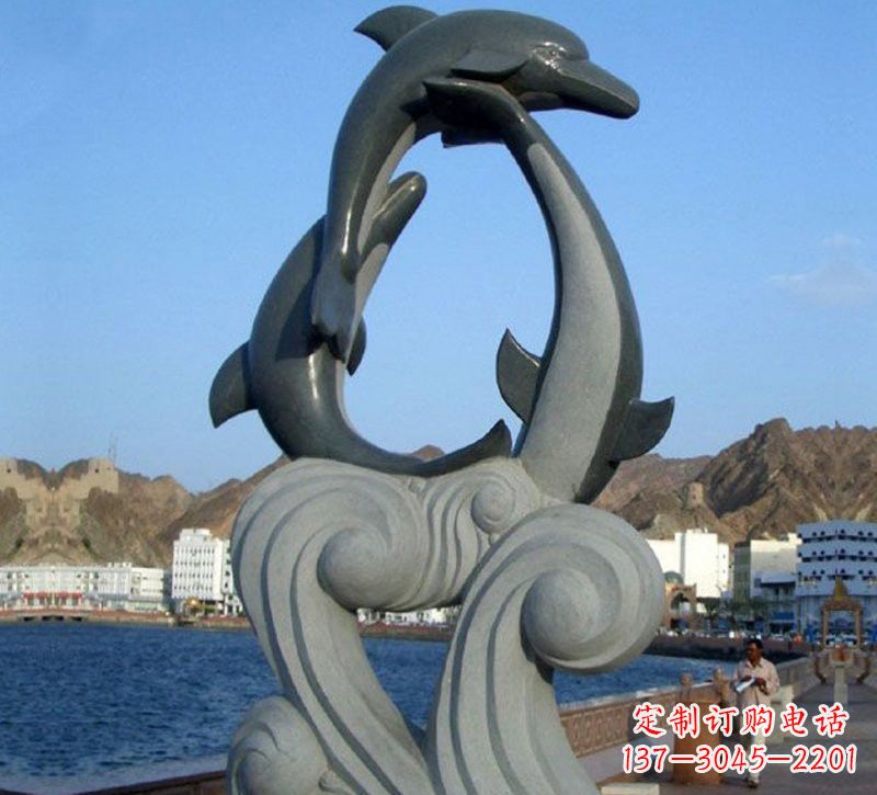 南京海边动物海豚石雕