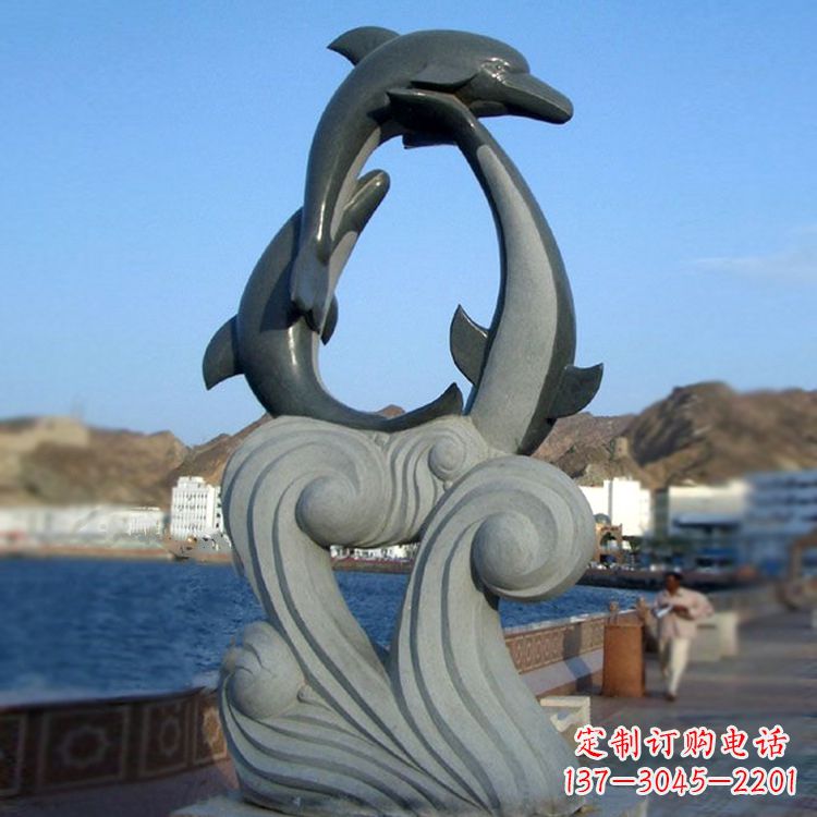 南京欣赏海豚石雕塑的美丽