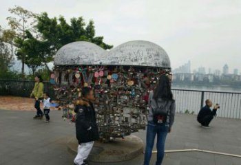 南京不锈钢英文字母镂空景观雕塑