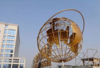 南京地球仪雕塑是一种雕刻艺术，它将地球仪的地…