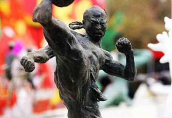 南京足球雕塑：展现无限自由
