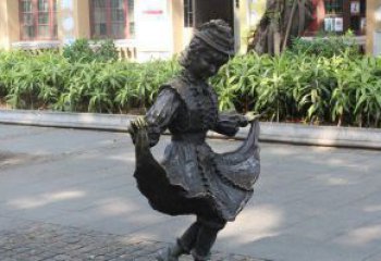 南京中领雕塑推出的爱舞的小少女铜雕，以少女跳…