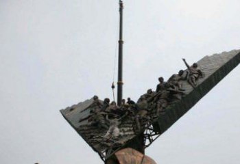 南京充满激情的足球队人物铜雕