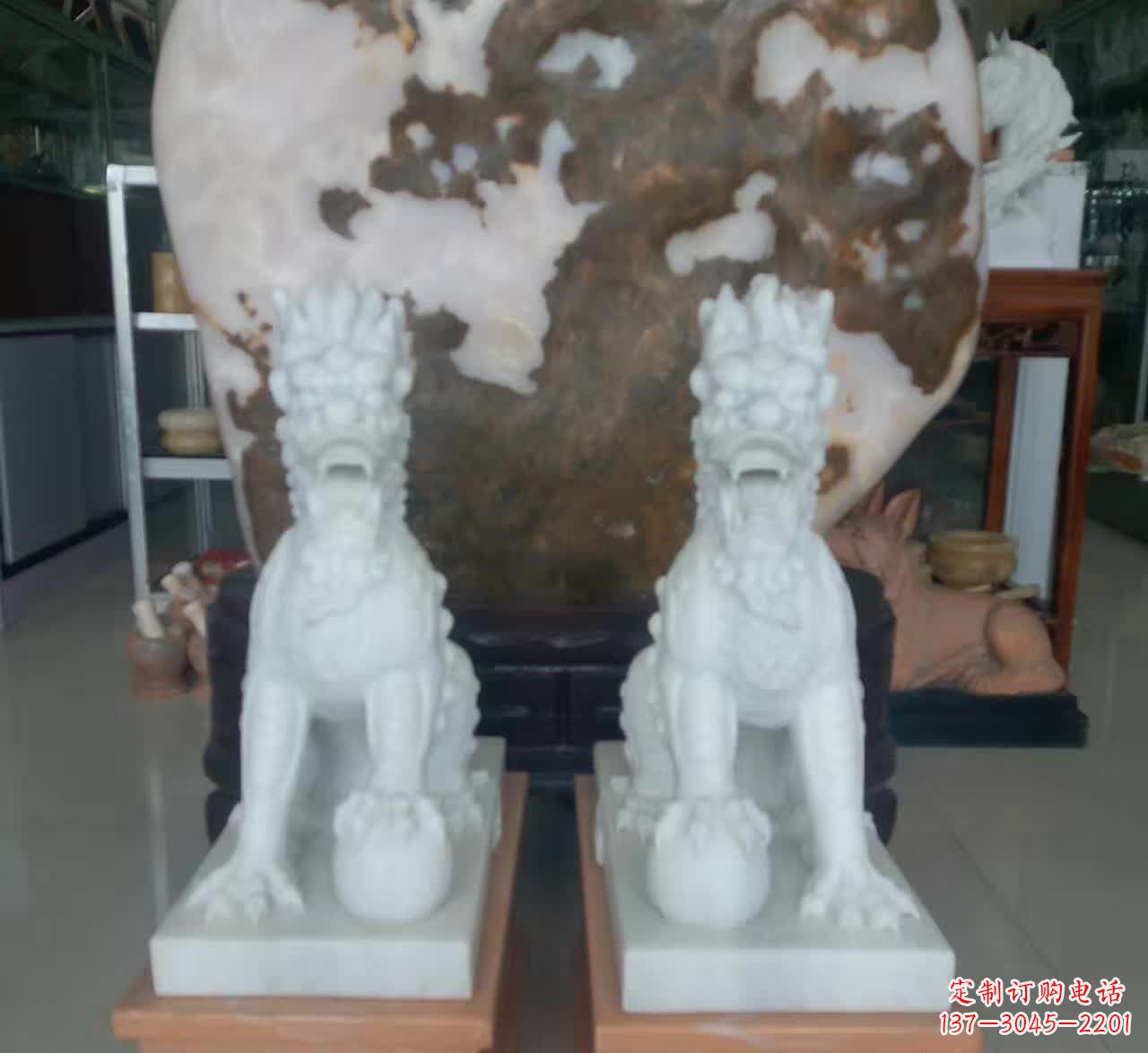 南京汉白玉踩球麒麟石雕