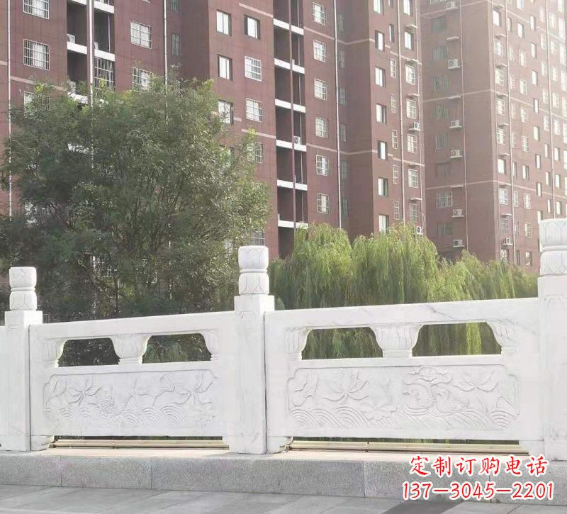 南京汉白玉荷花鲤鱼浮雕栏板--精美雕刻点缀室内空间