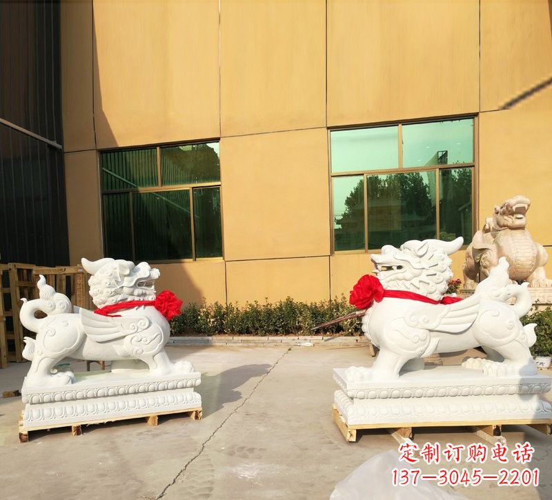 南京汉白玉立式貔貅石雕