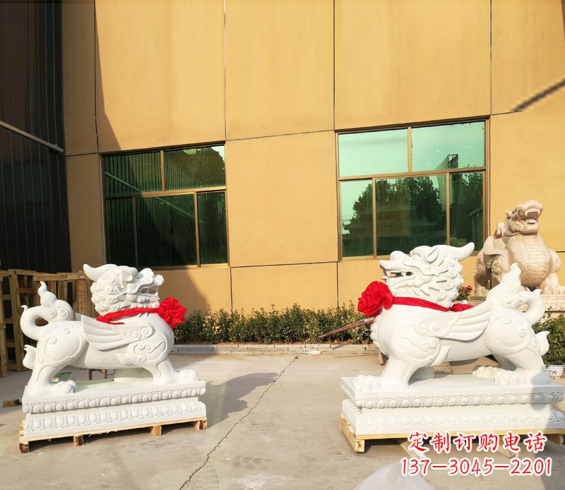 南京汉白玉立式貔貅门口招财石雕