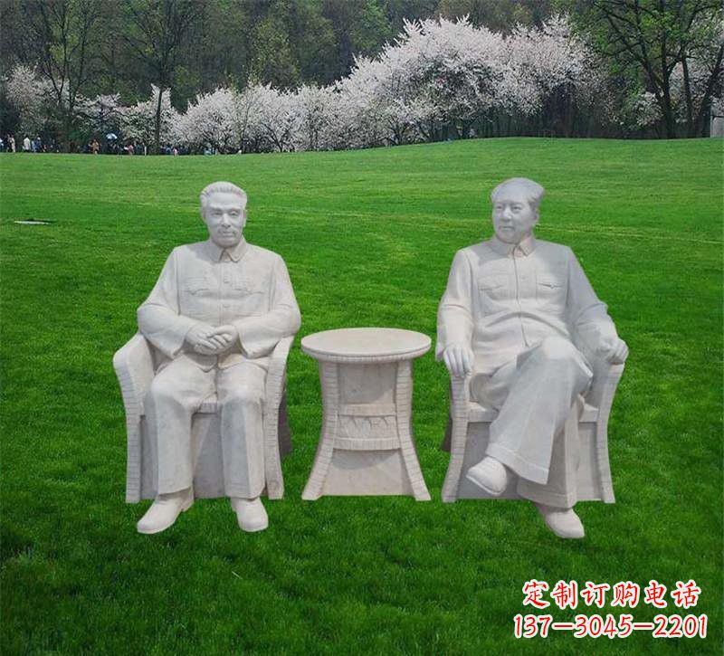 南京以伟大领袖毛泽东形象表达英雄气概!