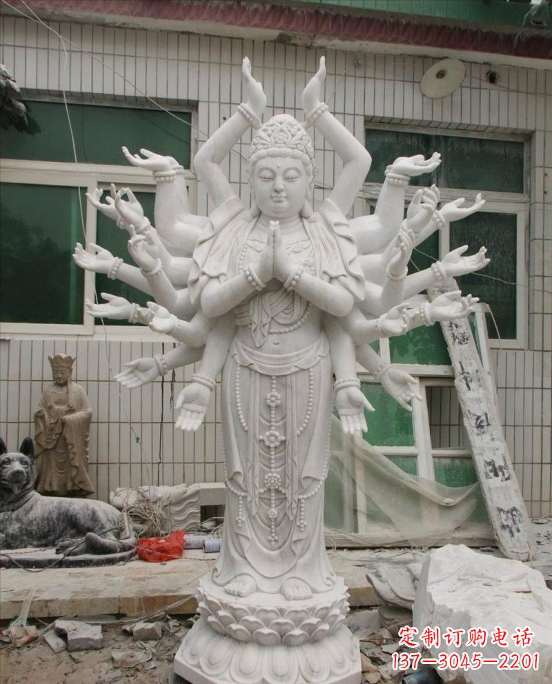 南京汉白玉千手观音雕塑，精致细腻，深具宗教意义