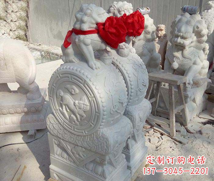 南京汉白玉狮子门口镇宅精致雕塑
