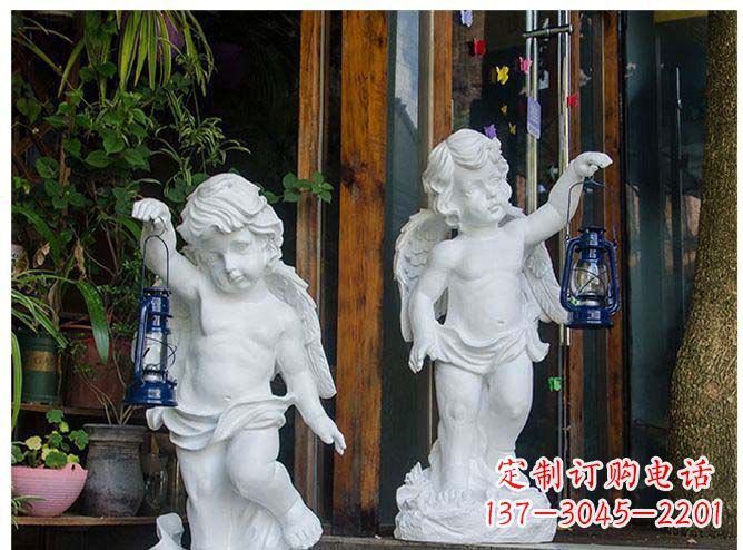 南京白玉天使雕塑，夜晚的灯火璀璨