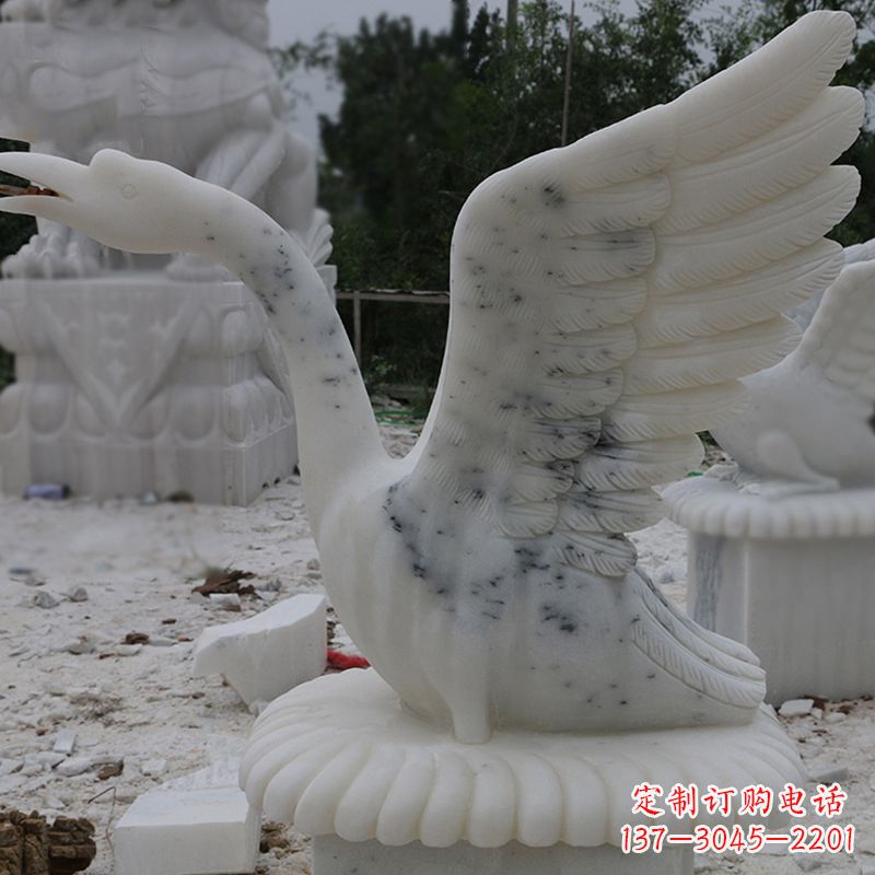 南京汉白玉天鹅石雕，精美绝伦，令人叹为观止