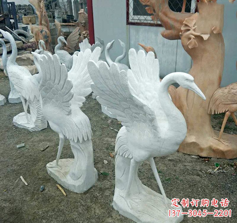 南京装点家园的仙鹤石雕