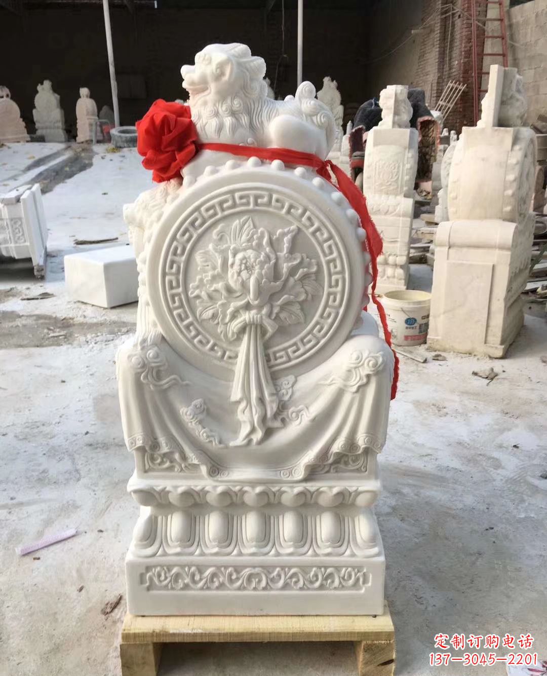南京汉白玉招财狮子石门墩