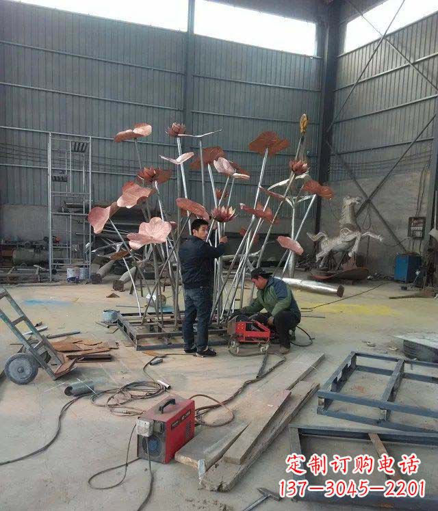 南京荷花荷叶铜雕,营造梦幻氛围