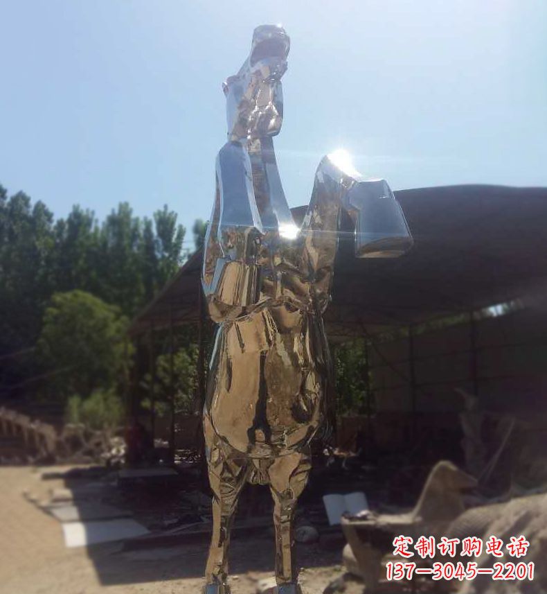 南京典雅马雕,不锈钢镜面奔马雕塑,个性精彩