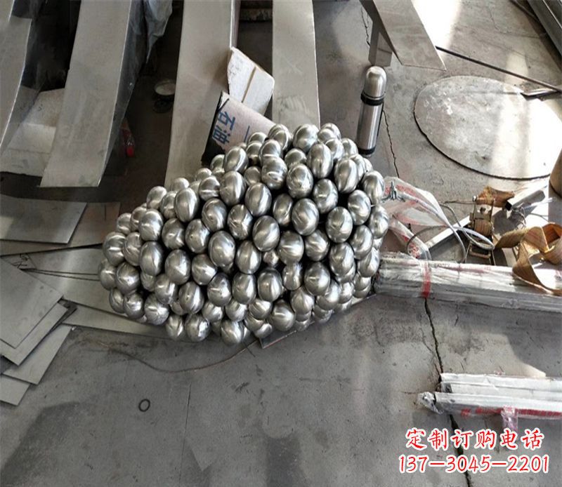 南京西洋风情摩登不锈钢葡萄雕塑