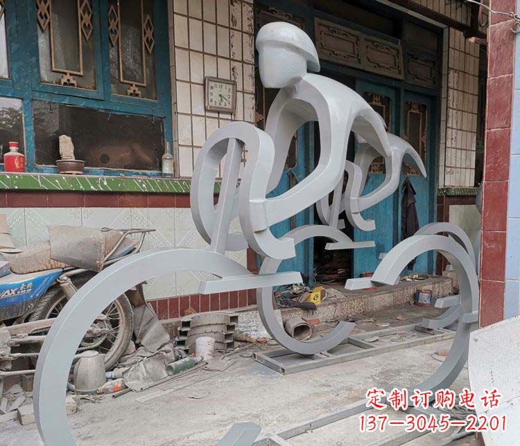 南京户外不锈钢骑自行车人物雕塑