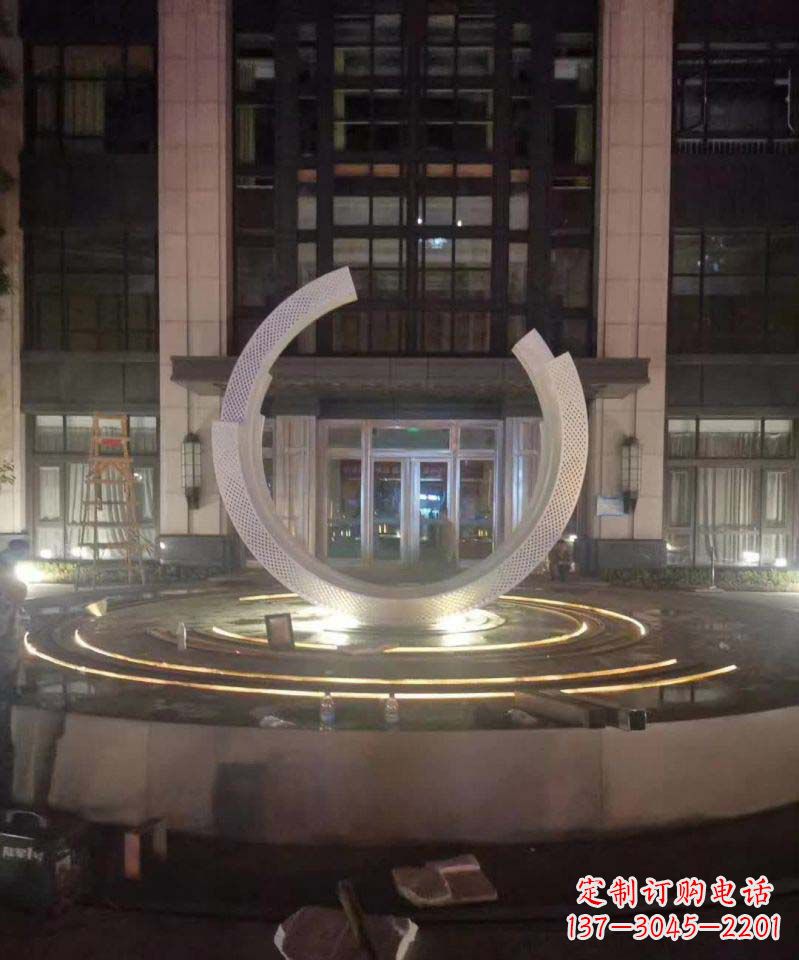 南京不锈钢半圆环雕塑,装饰空间增添品位