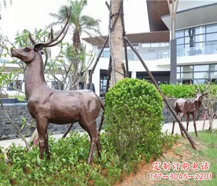 南京艺术大师铸造的精美梅花鹿雕塑