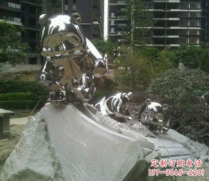 南京家喻户晓的可爱熊猫雕塑