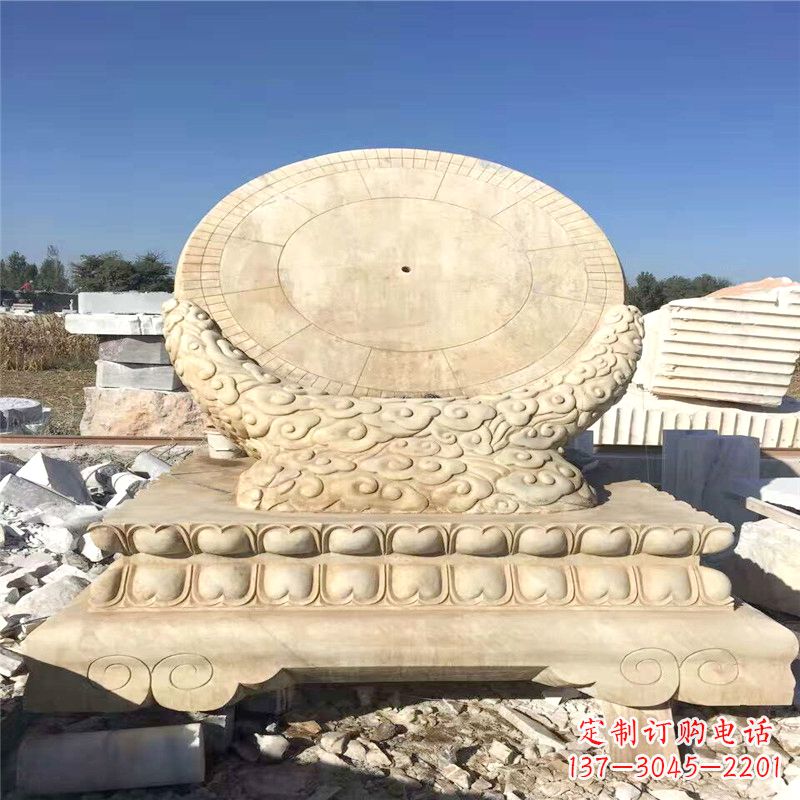 南京优雅而古典的黄锈石日晷雕塑